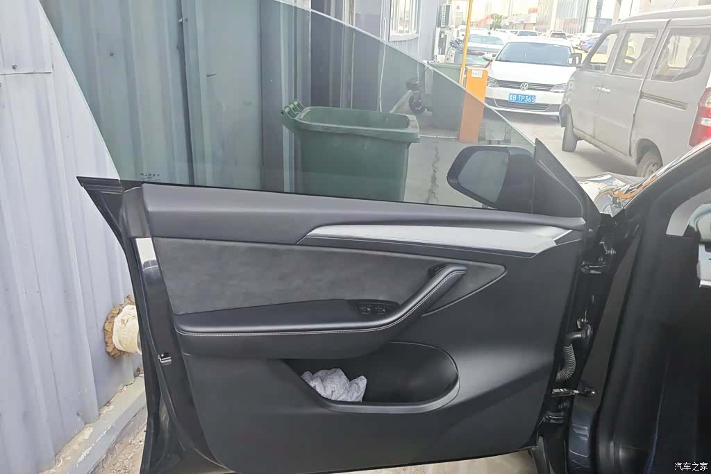 Tesla Model Y, 2024 7