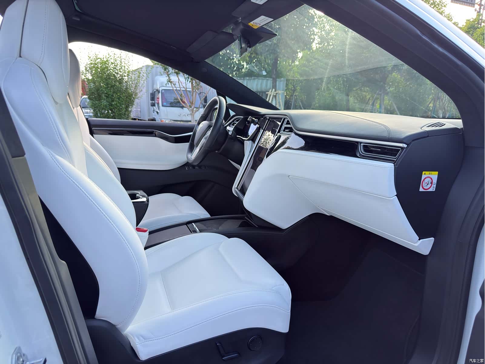 Tesla Model X, 2017 12