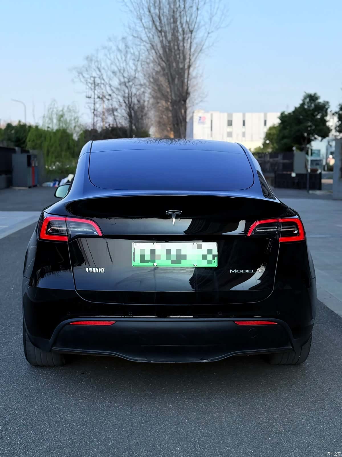 Tesla Model Y, 2023 4
