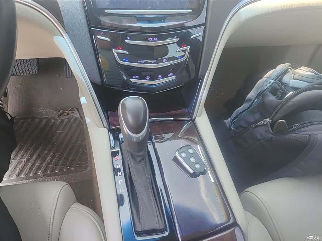 Cadillac XTS, 2015 14