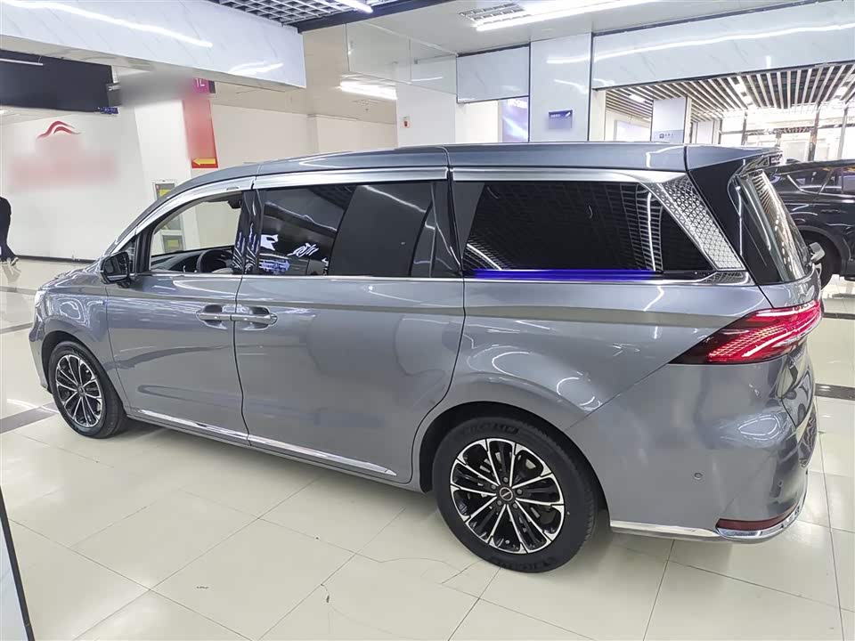 Roewe iMAX8