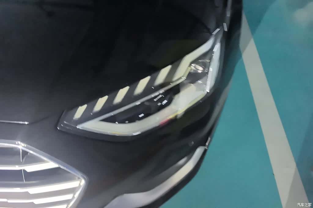 Audi A4L, 2021 все фото
