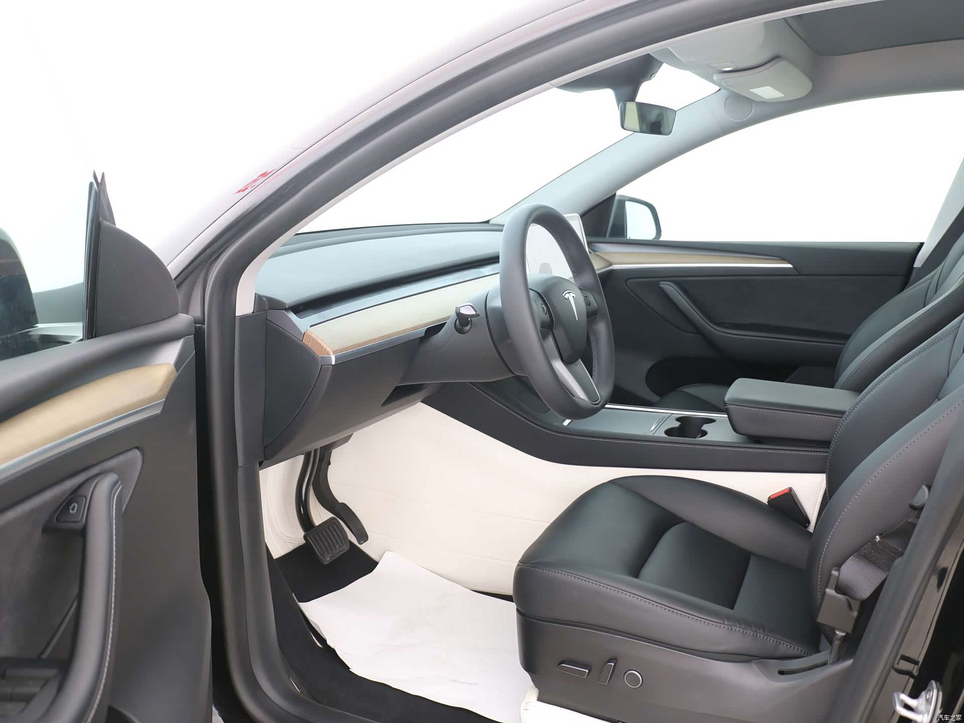 Tesla Model Y, 2023 4