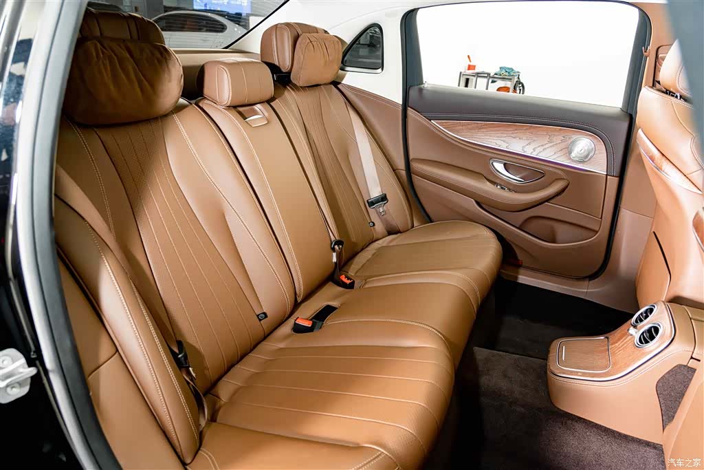 Mercedes-Benz E-Class, 2021 23