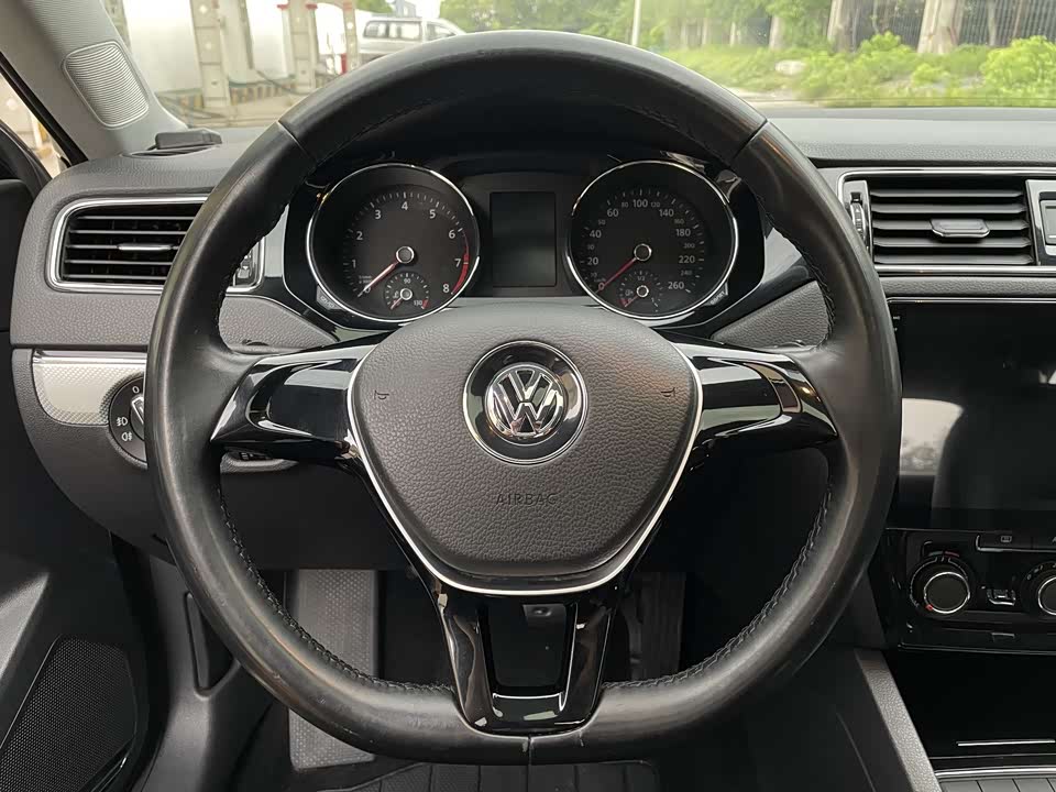 Volkswagen Sagitar