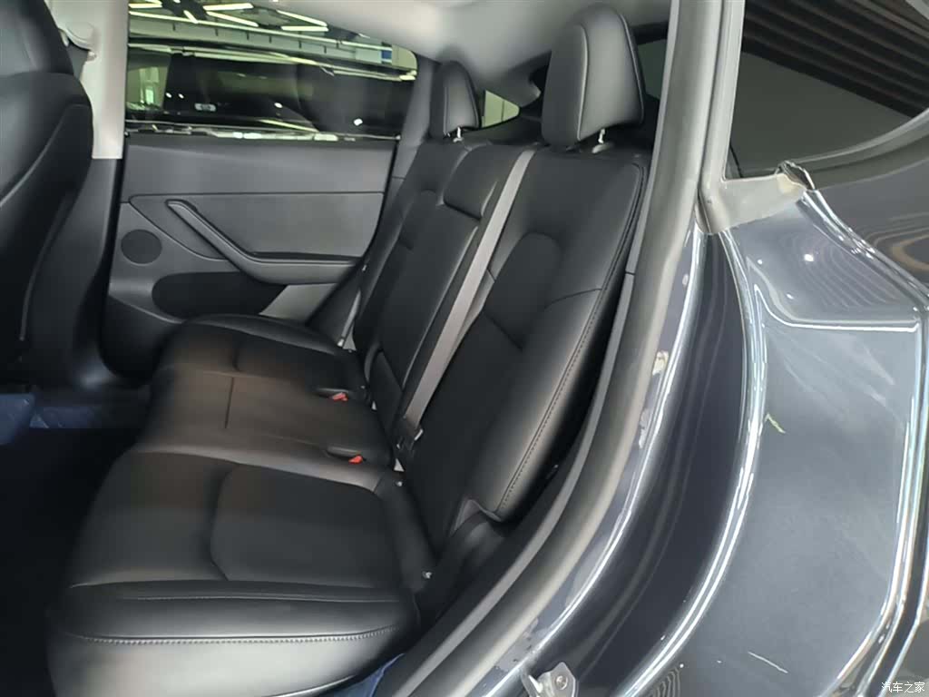 Tesla Model Y, 2024 17