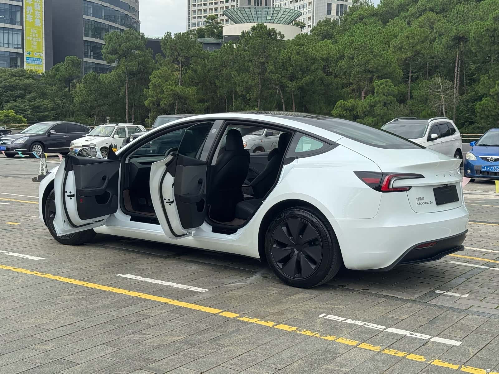 Tesla Model 3, 2025 25