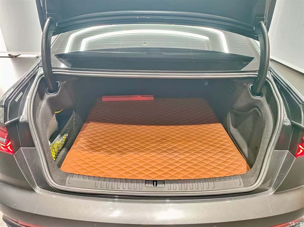 Audi A6L, 2021 9