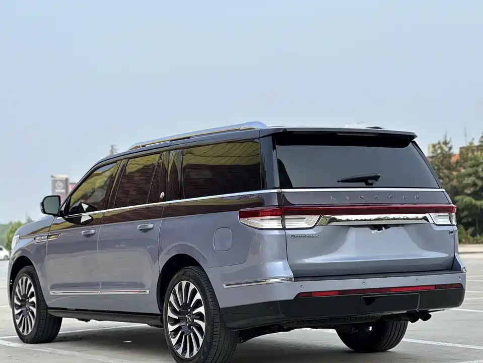 Lincoln Navigator