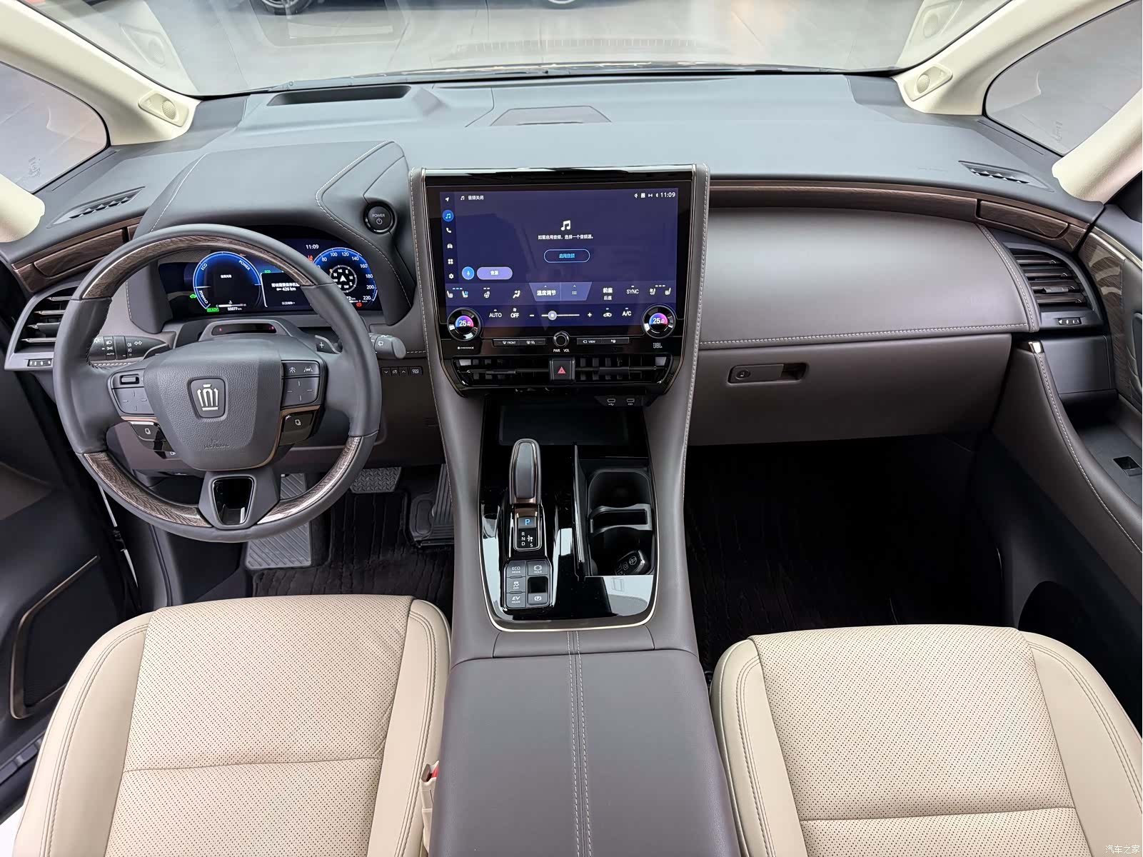 Toyota Vellfire, 2024 14