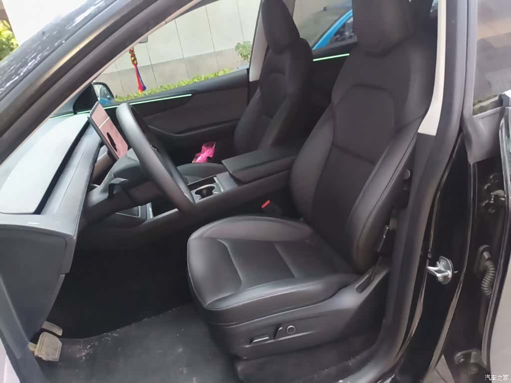 Tesla Model Y, 2025 15