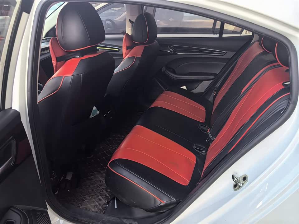 Roewe i5
