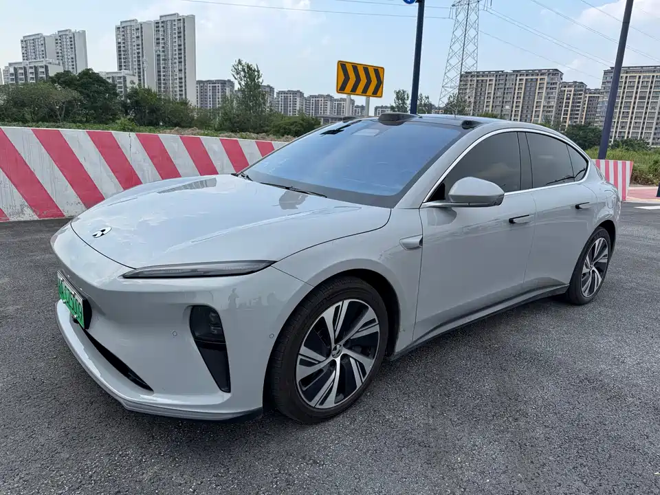 NIO ET5