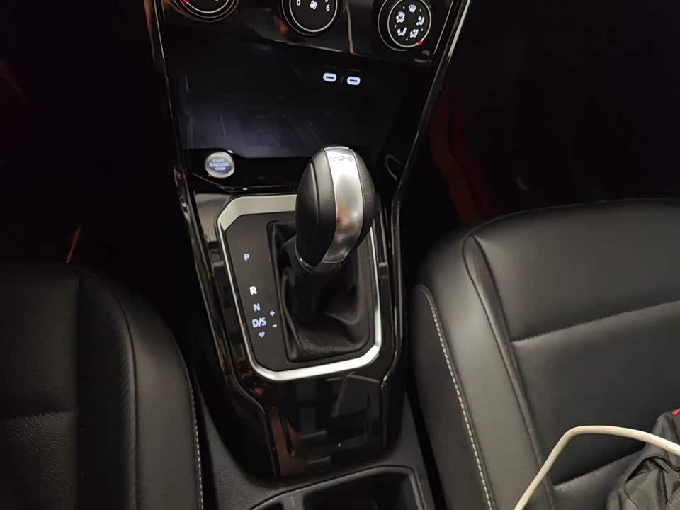 Volkswagen T-ROC exploring Songs