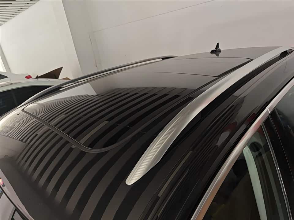Volkswagen T-ROC exploring Songs
