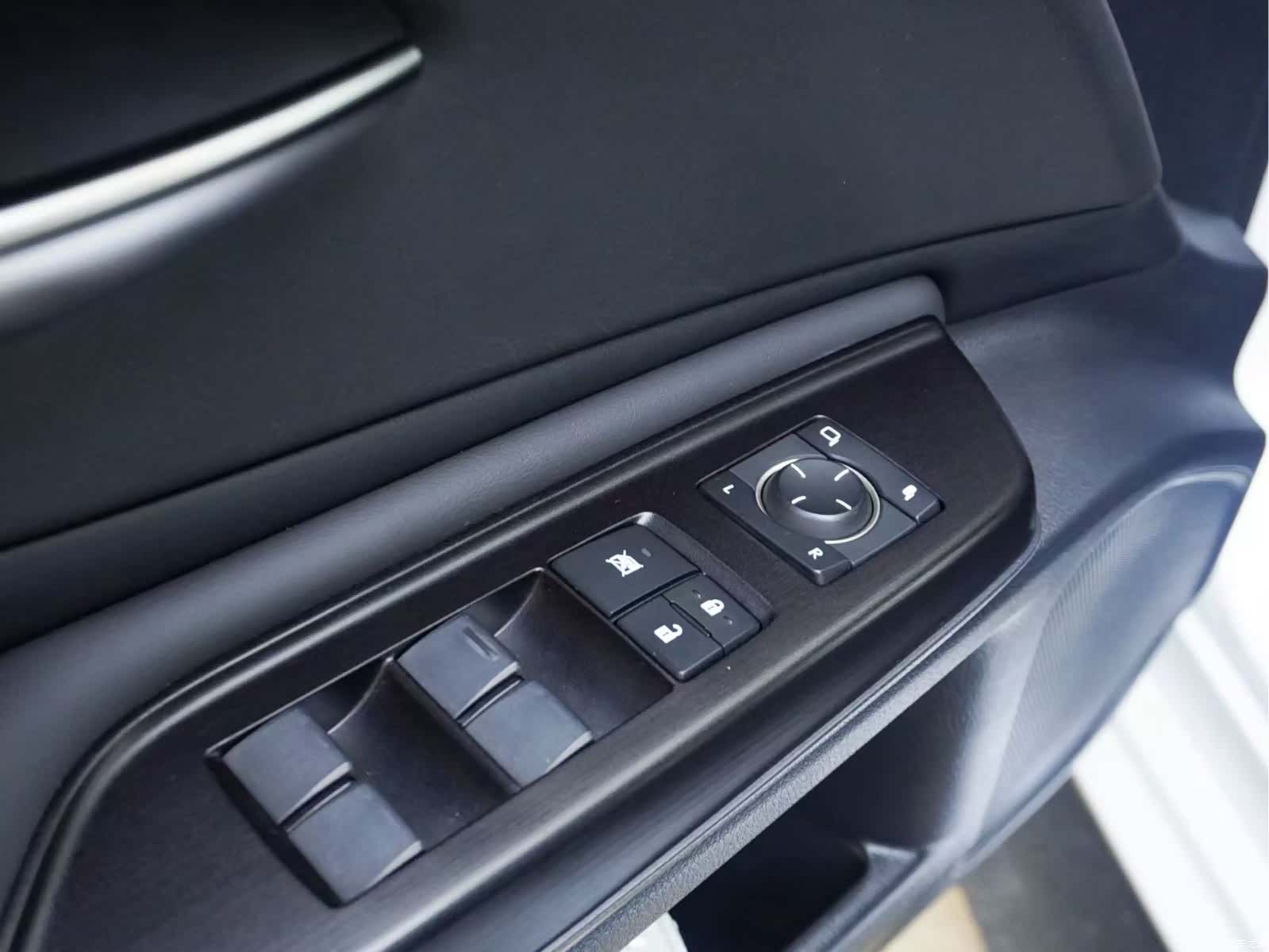 Lexus ES, 2019 21