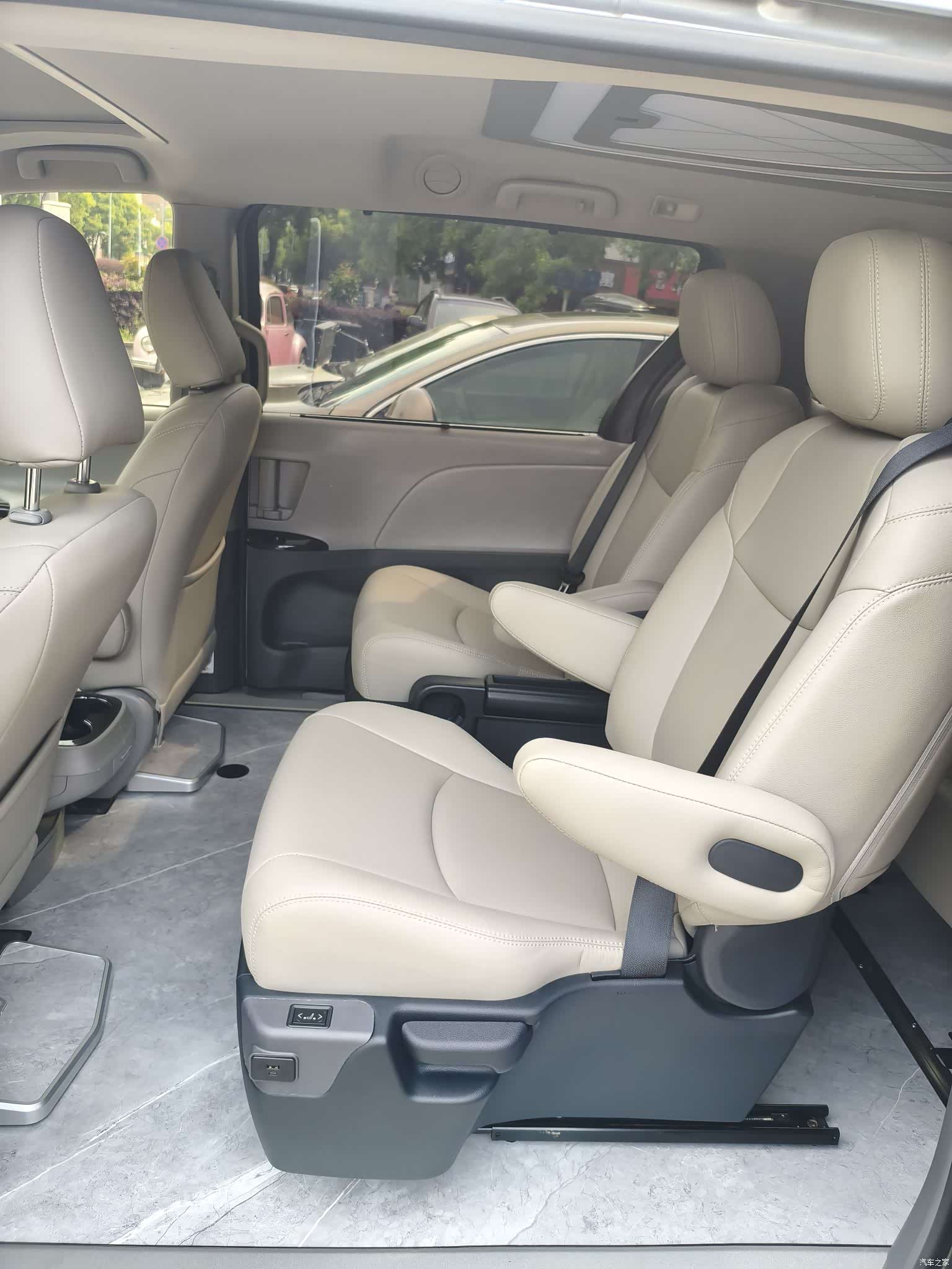 Toyota Sienna, 2017 11
