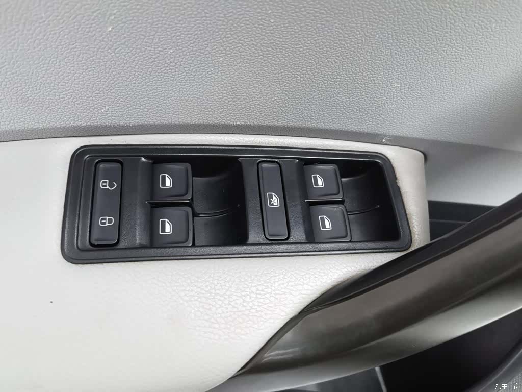 Skoda Rapid, 2017 9