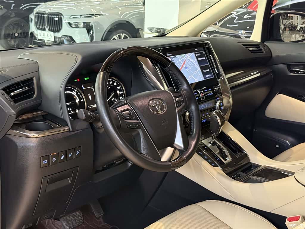 Toyota Vellfire, 2021 10