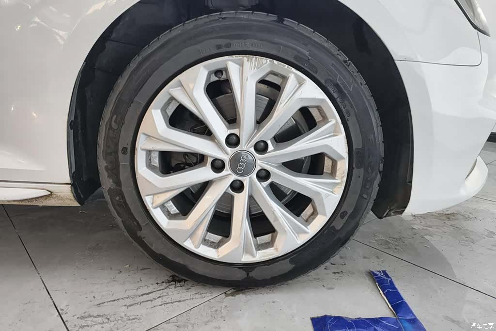 Audi A4L, 2019 6
