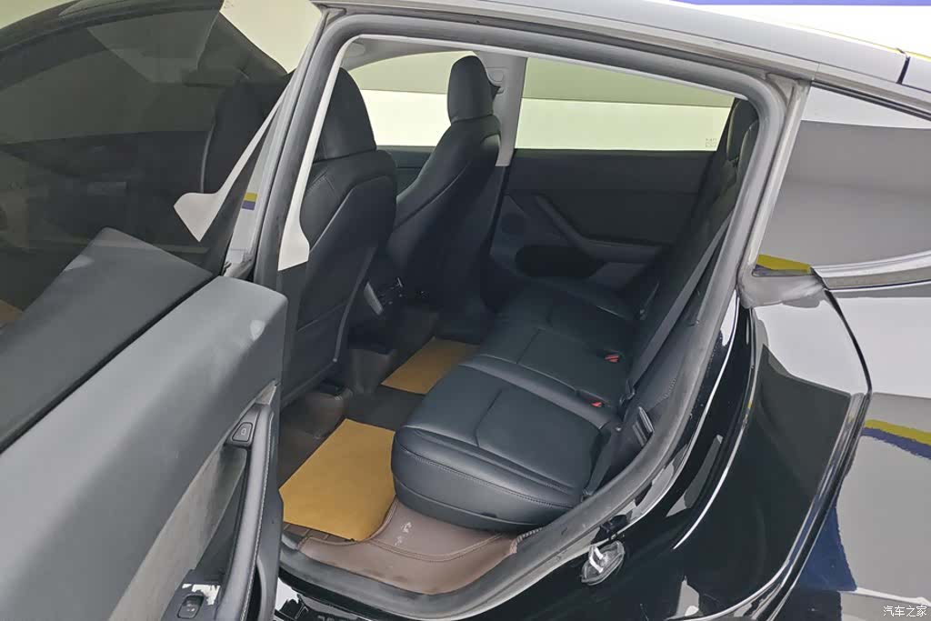 Tesla Model Y, 2024 11