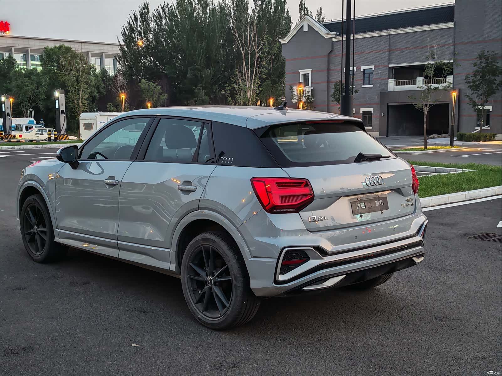 Audi Q2L, 2022 9