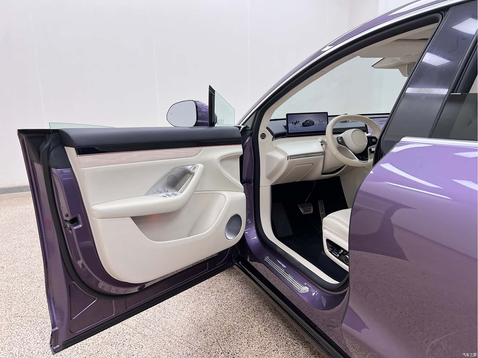 Luxeed R7, 2025 12