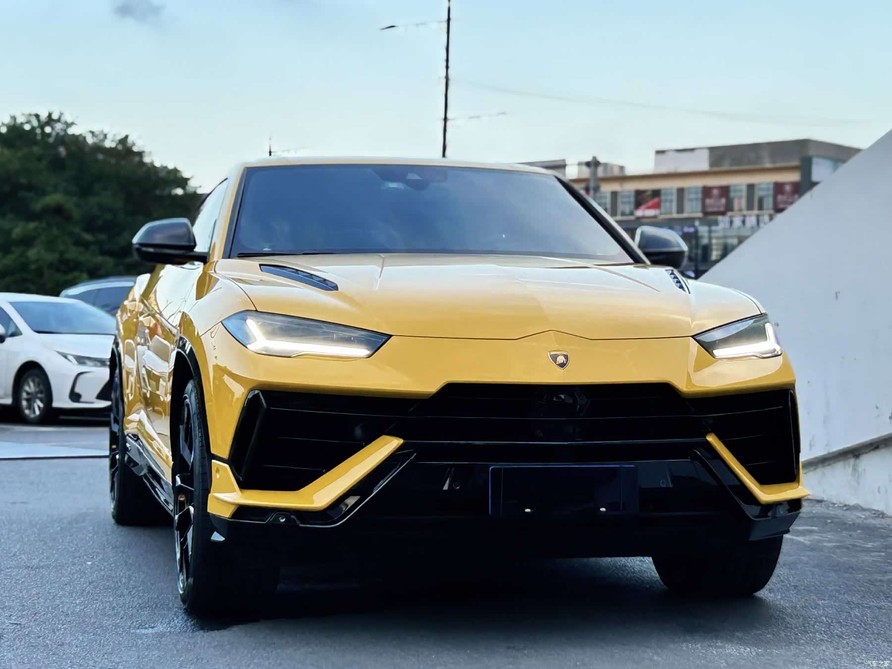 Lamborghini Urus, 2024 3