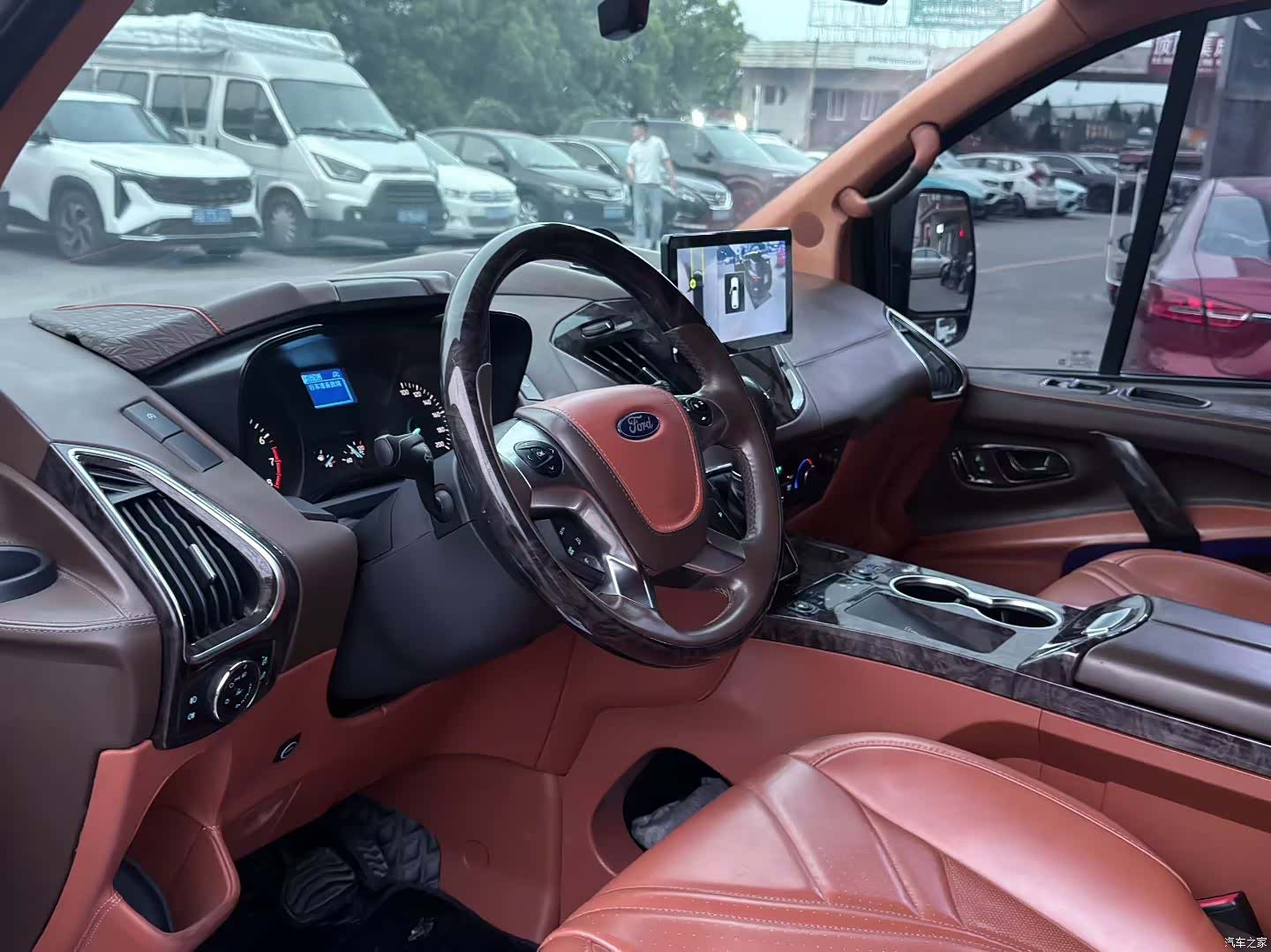 Ford Tourneo, 2023 все фото