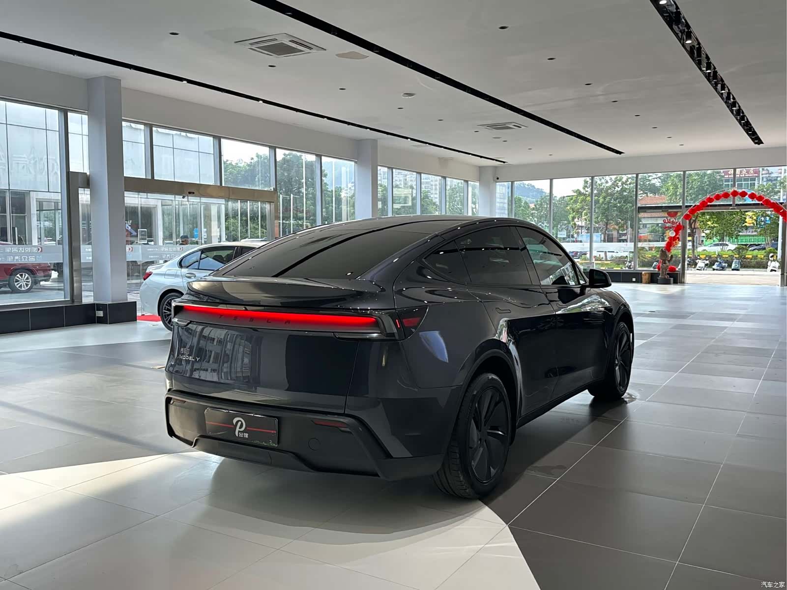 Tesla Model Y, 2025 4