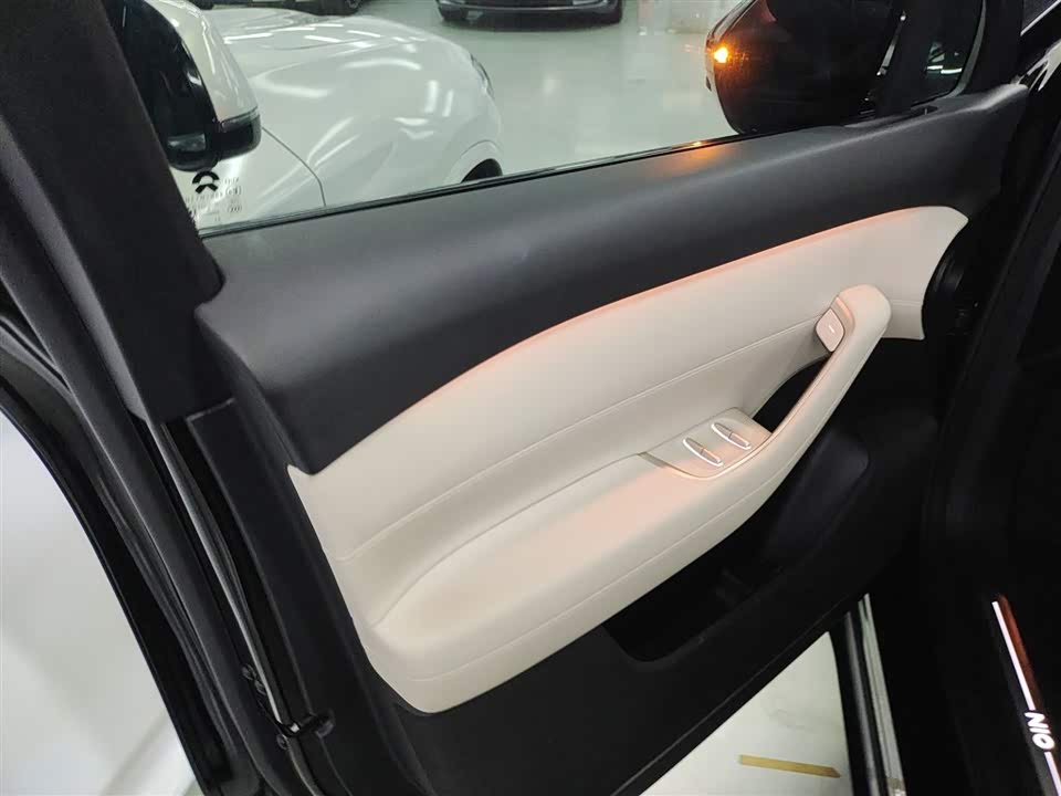NIO ES6