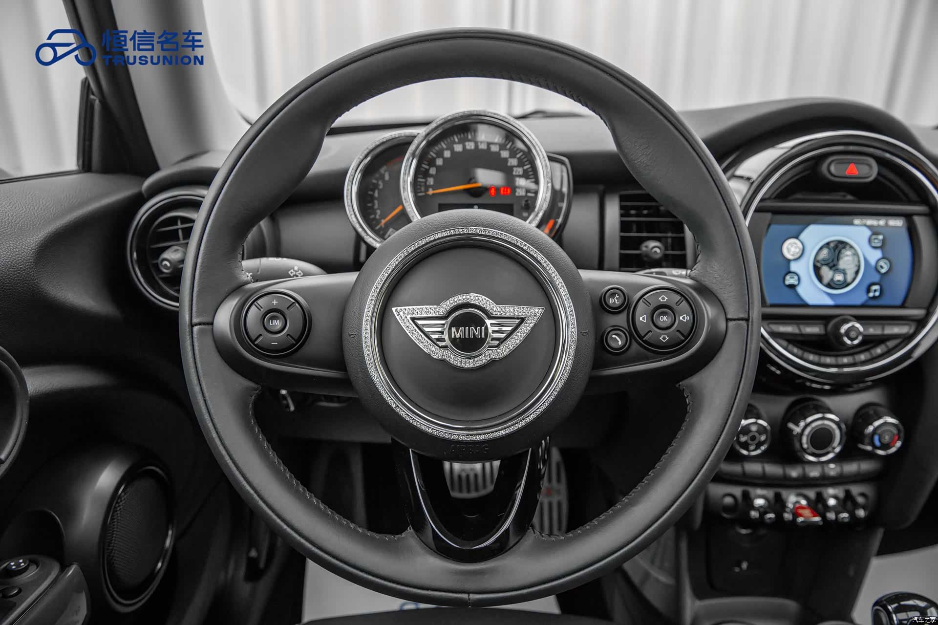 Mini ONE, 2019 17
