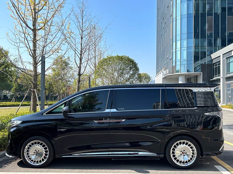 Hongqi HQ9