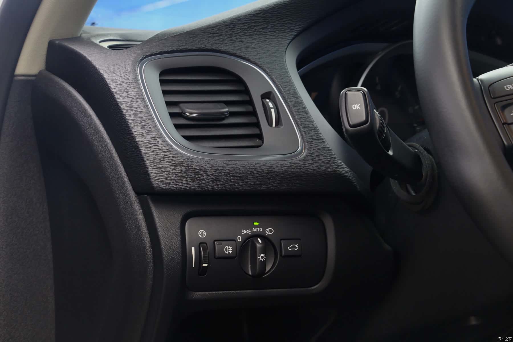 Volvo V40, 2019 15