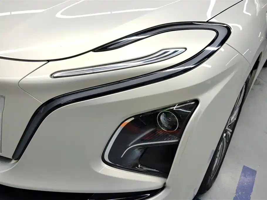 Hongqi E-QM5
