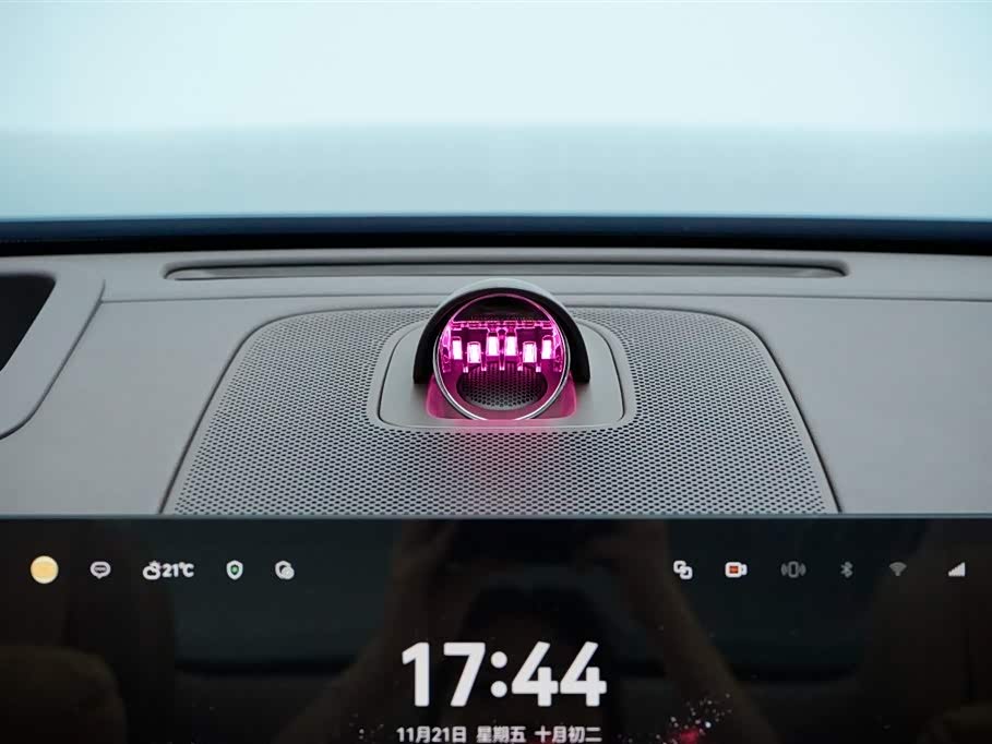 AITO Ask the world M8