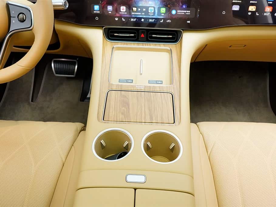 AITO Ask the world M8