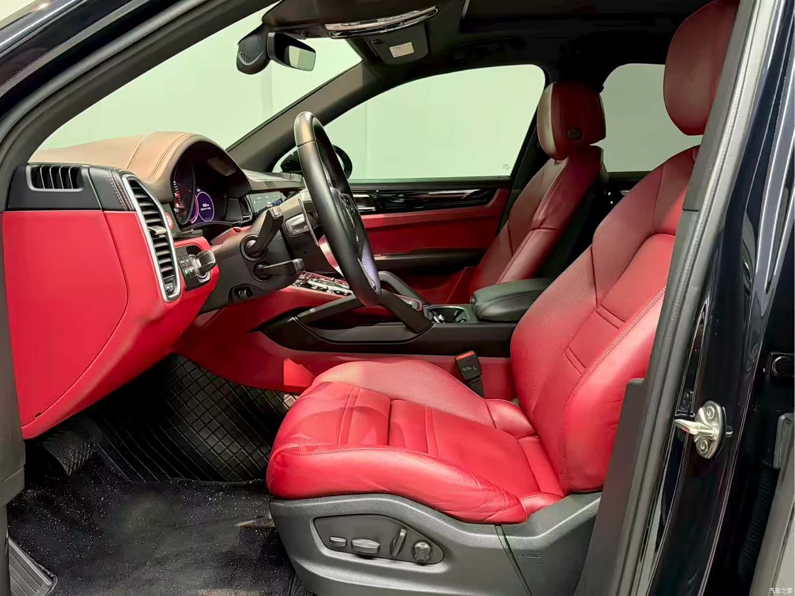 Porsche Cayenne, 2022 все фото
