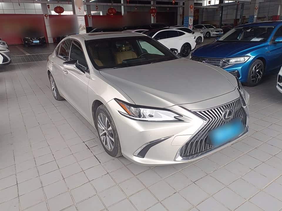 Lexus ES