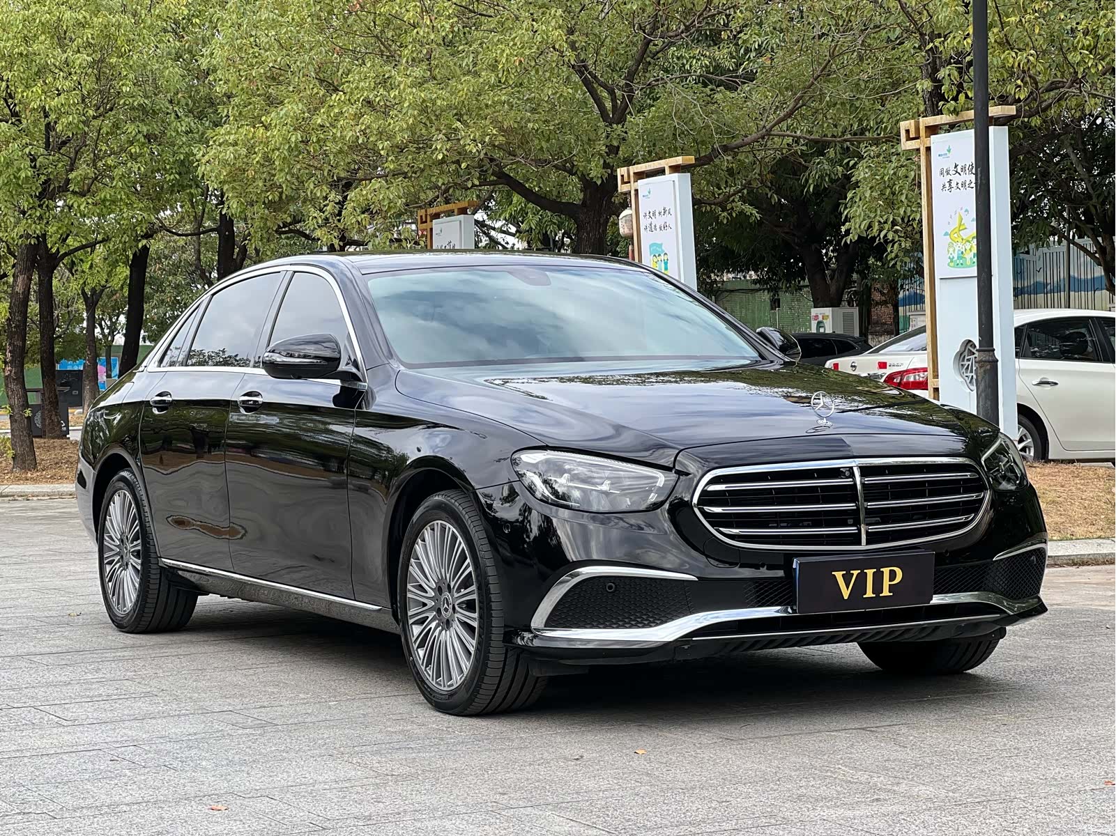 Mercedes-Benz E-Class, 2023 3
