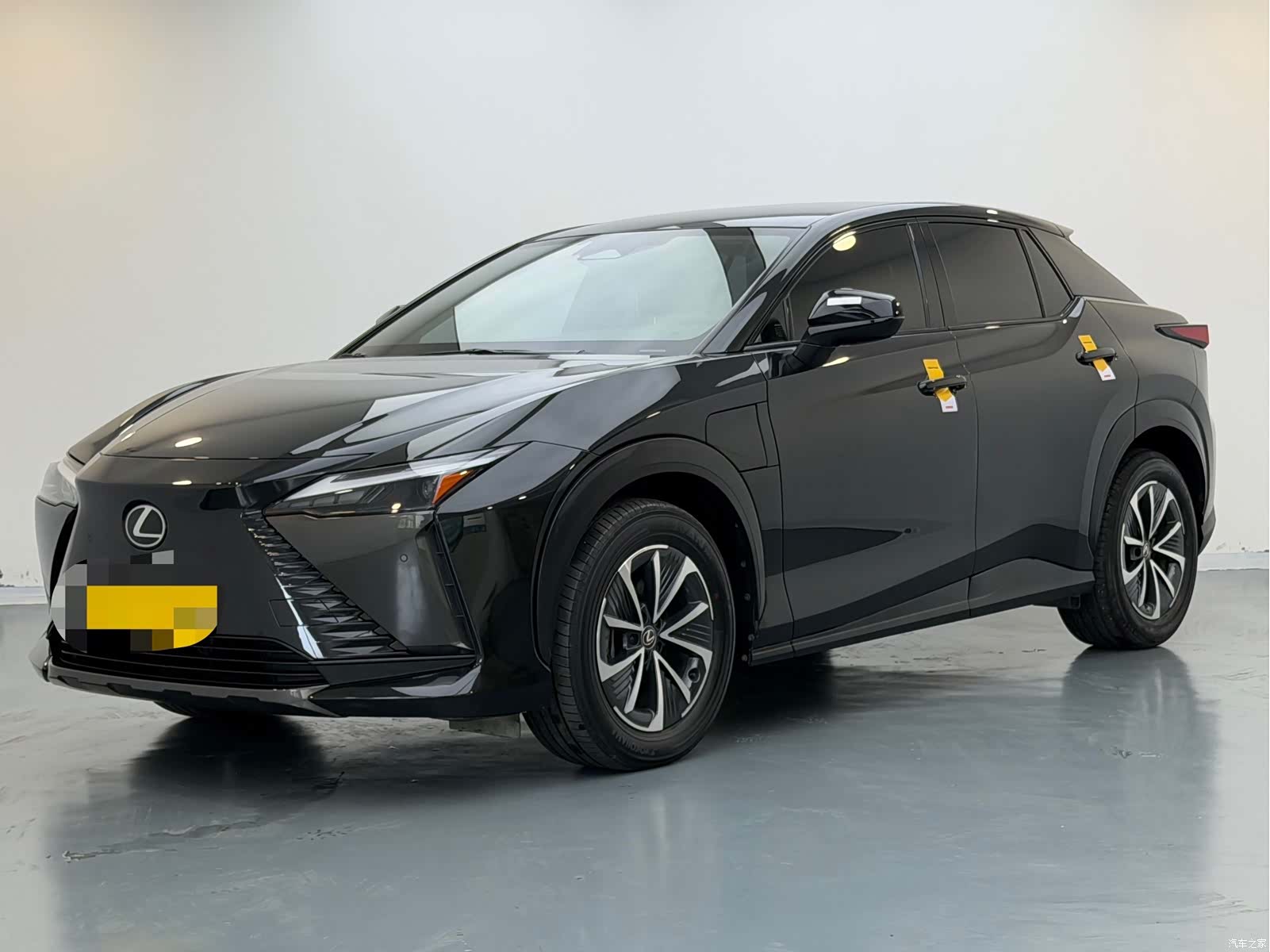 Lexus RZ, 2023 1