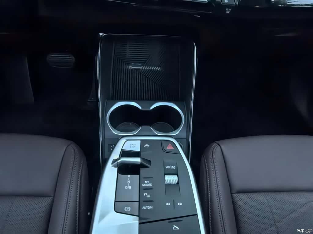 BMW iX1, 2025 13