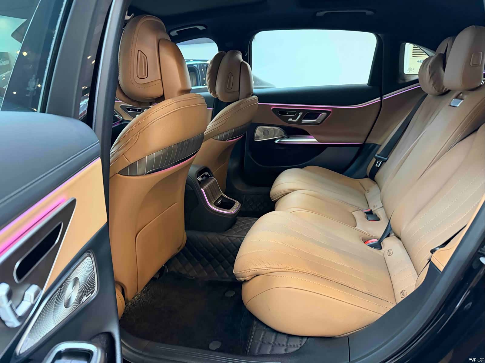 Mercedes-Benz E-Class, 2024 15