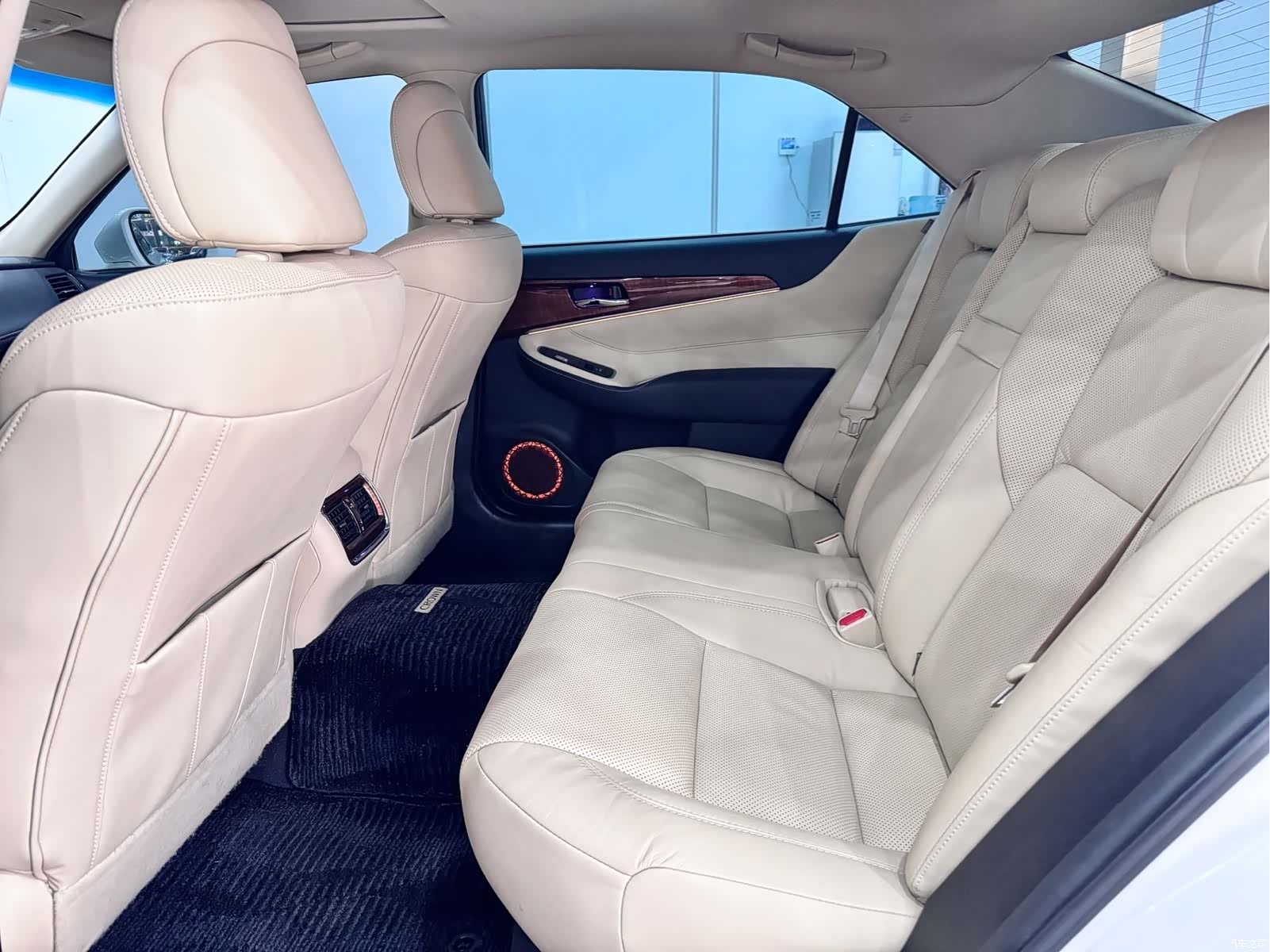 Toyota Crown, 2016 12