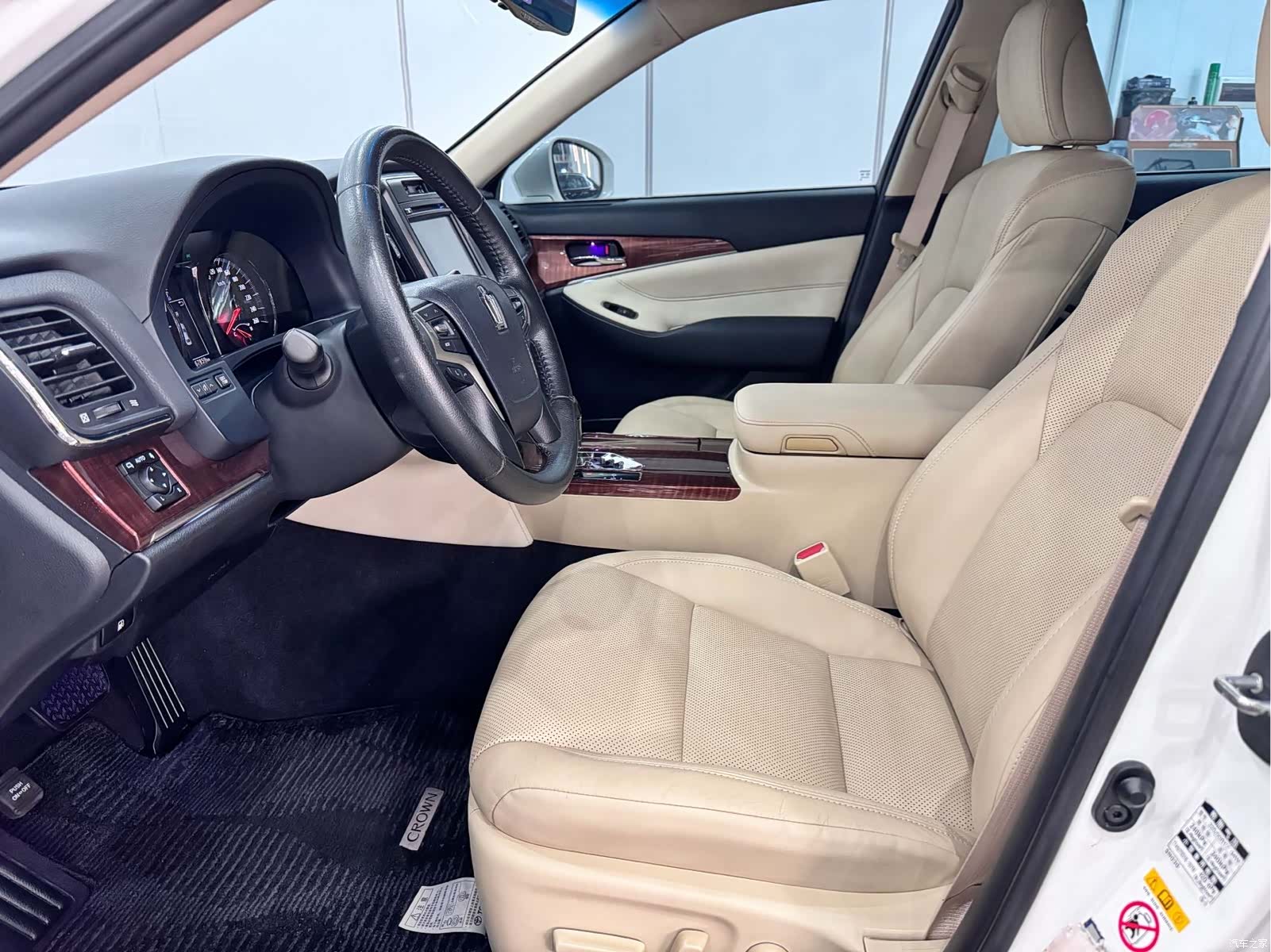 Toyota Crown, 2016 13