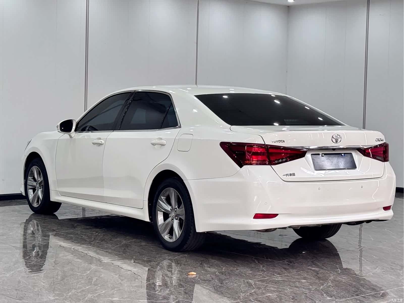 Toyota Crown, 2016 4