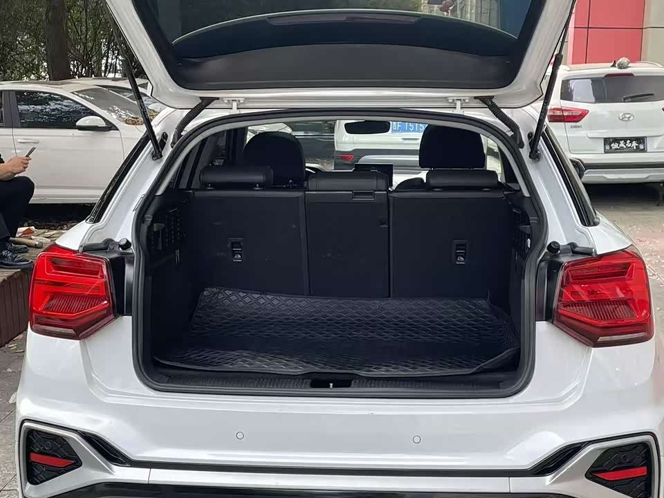 Audi Q2L