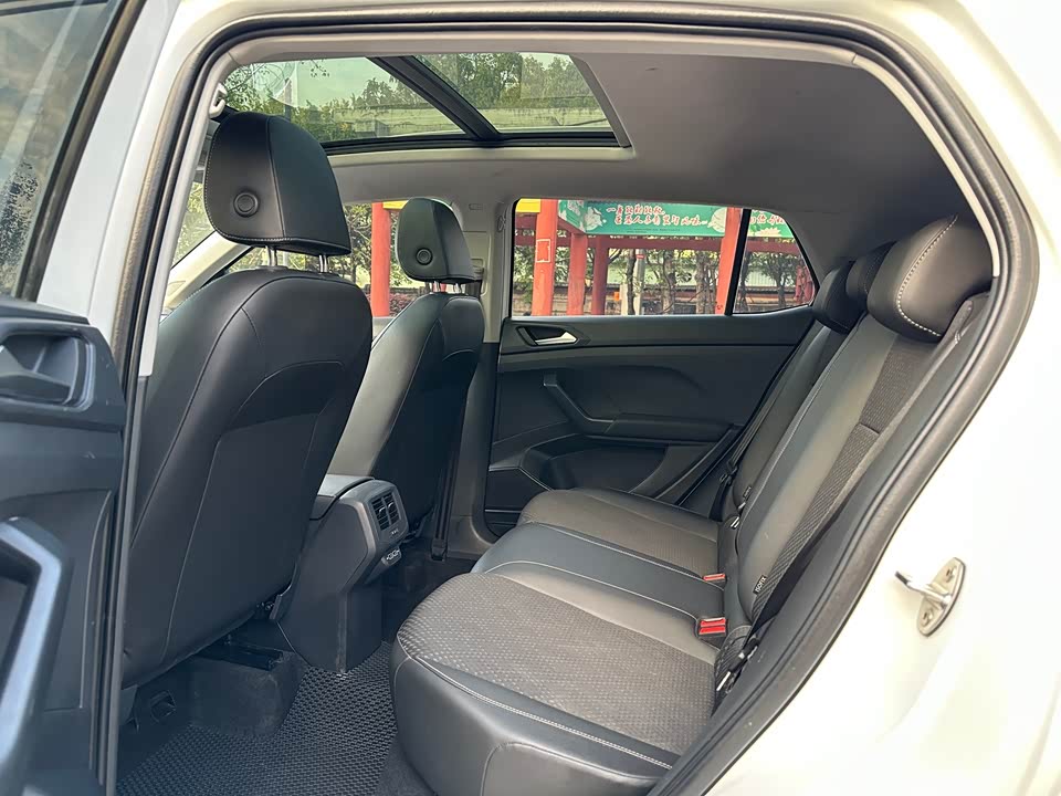 Volkswagen Exploring the shadow