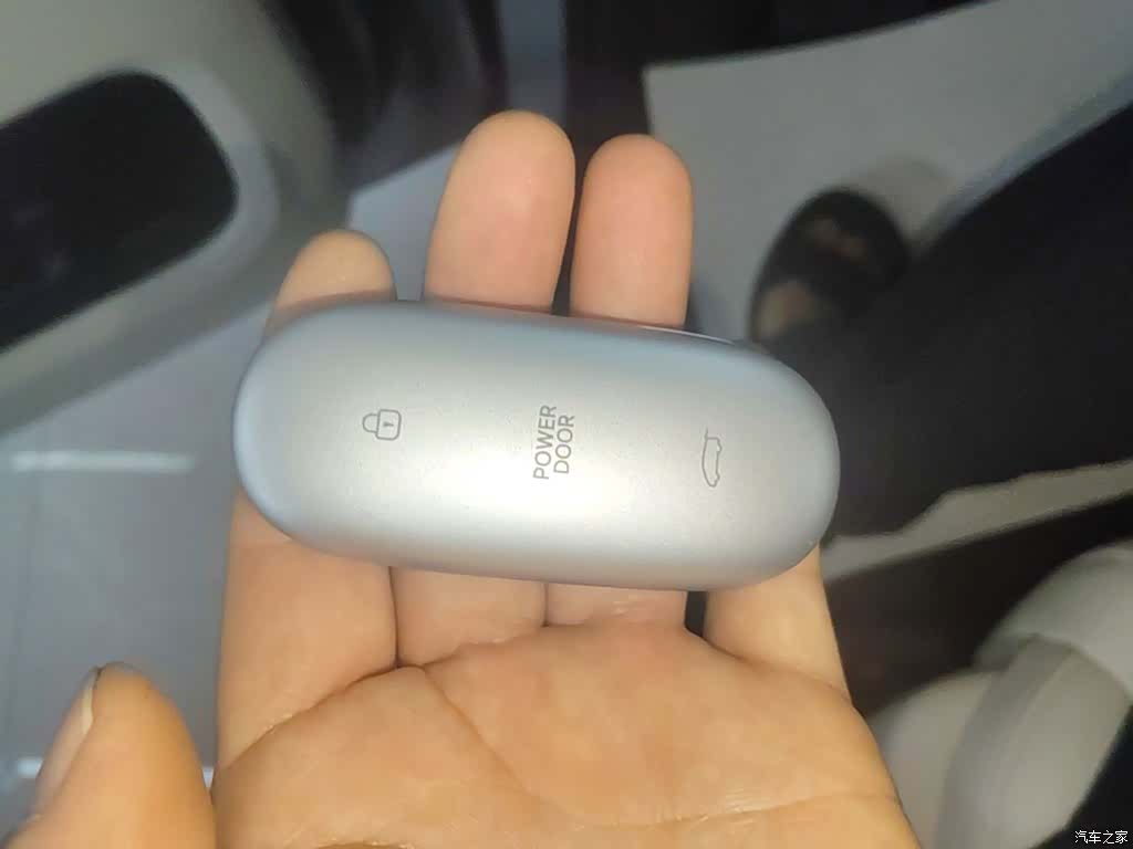 Li Auto MEGA, 2025 17