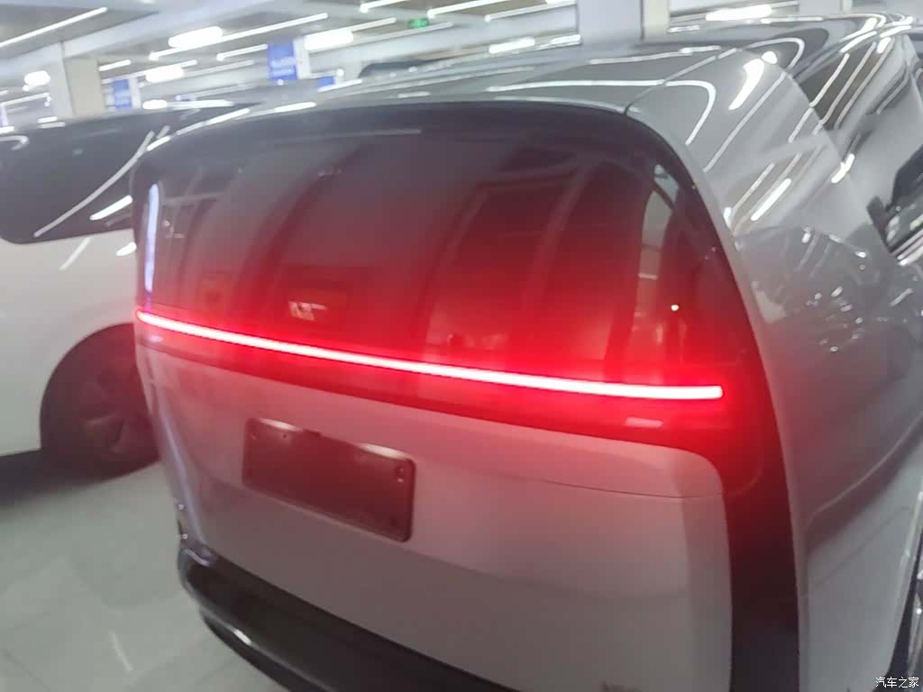 Li Auto MEGA, 2025 4